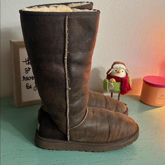 UGG Dark Brown Sheepskin Boots SZ 9 box 148 - Picture 2 of 6